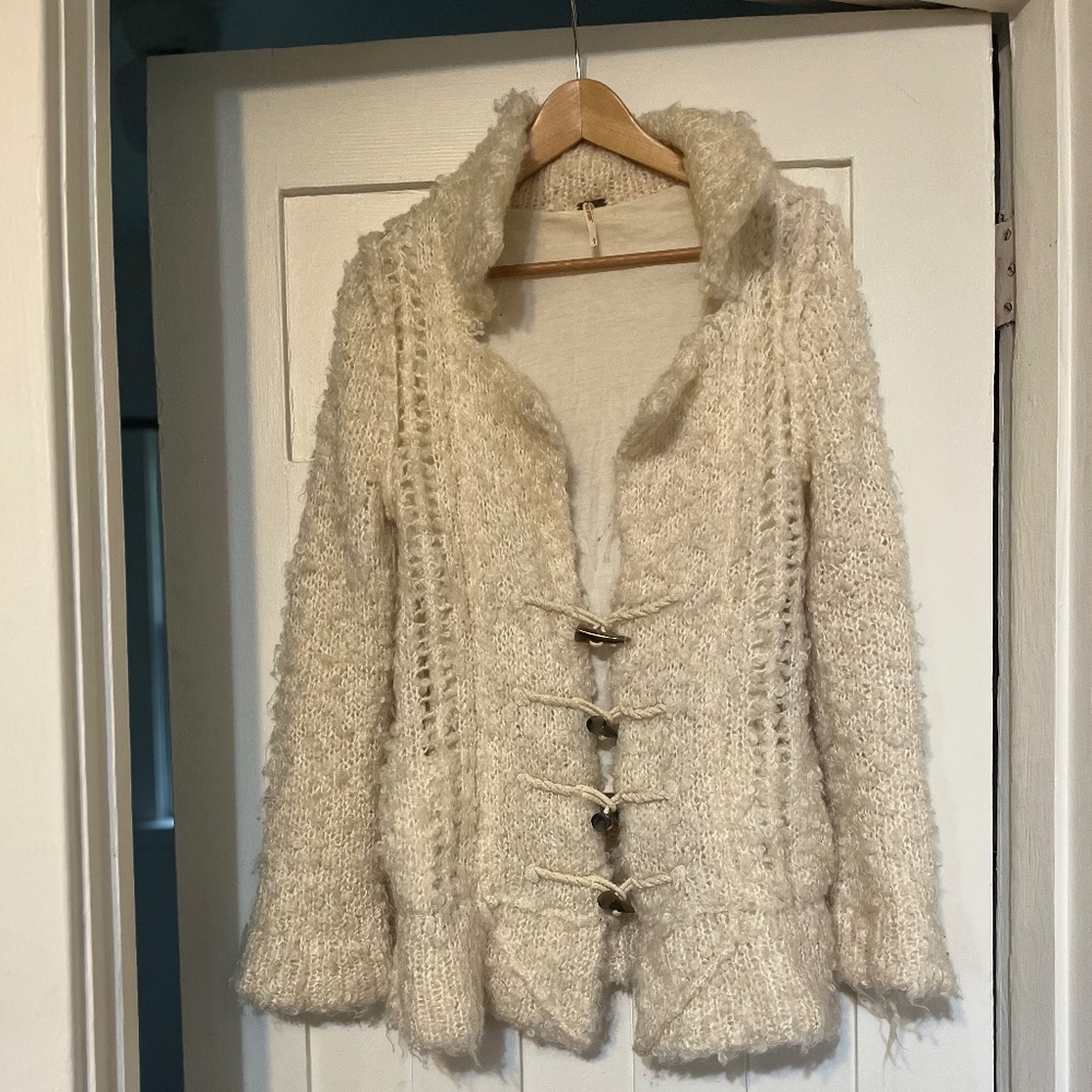 Very soft and cozy cream/white cardigan